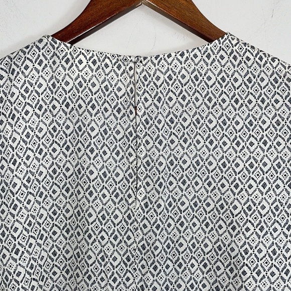 H & M diamond patterned flutter sleeve blouse women size 2 - Picture 4 of 6